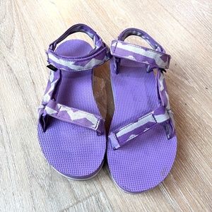 Teva Lavendar Purple and White Flatform Universal Platform Sandals sz 9